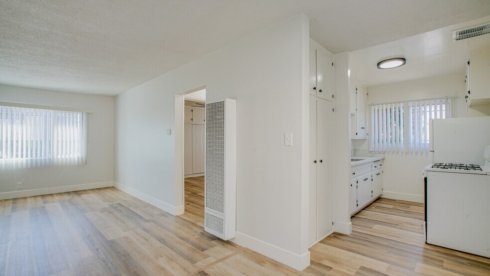 More Photos Of 8419-8425 S Western Ave, Los Angeles Apartments For Sale