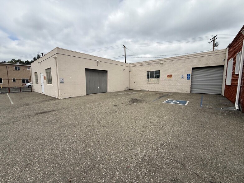 More Photos Of 2101 W Olive Ave, Burbank Warehouse For Sale