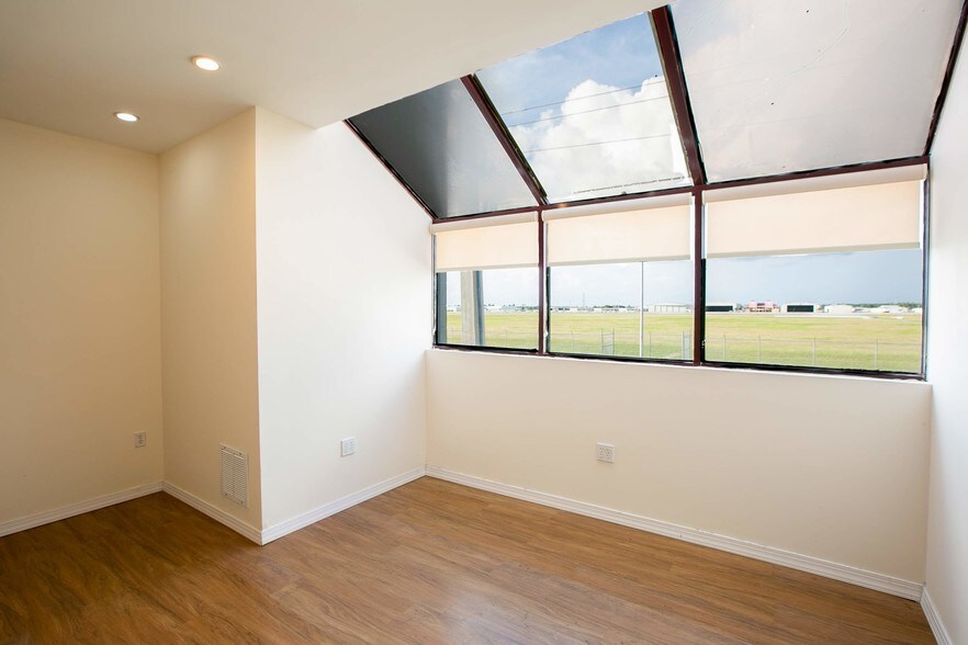 More Photos Of 14200-14238 SW 136th St, Miami Light Manufacturing For Sale