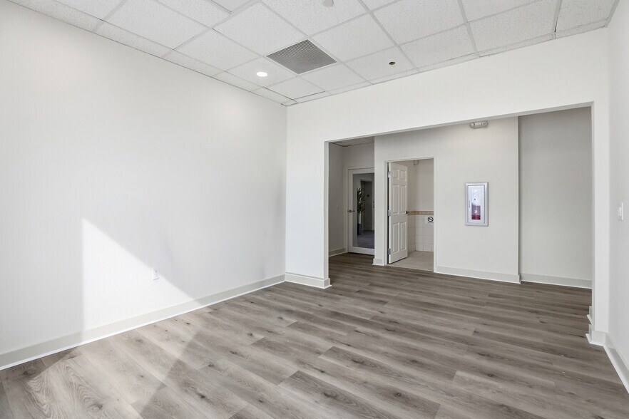 More Photos Of 2925 Lord Baltimore Dr, Windsor Mill Medical For Lease