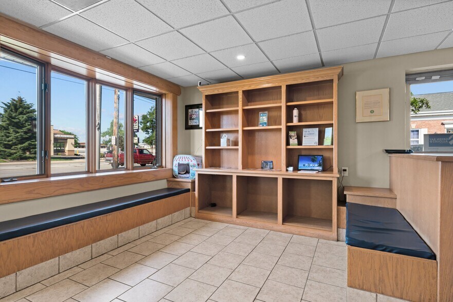 More Photos Of 1518 W Mason St, Green Bay Freestanding For Lease