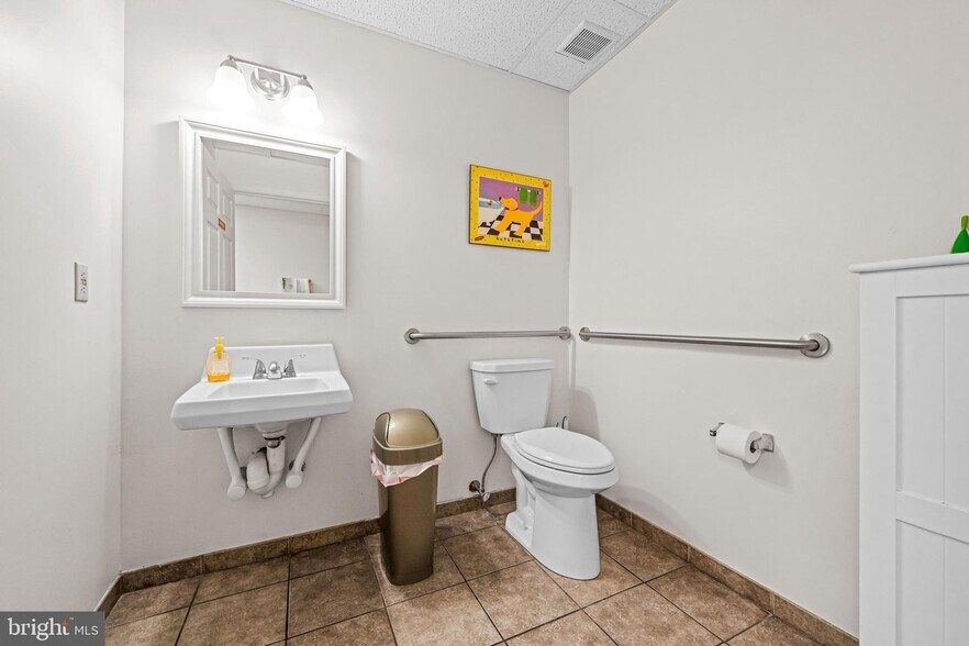 More Photos Of 405 W Wayne Ave, Wayne Office Residential For Sale