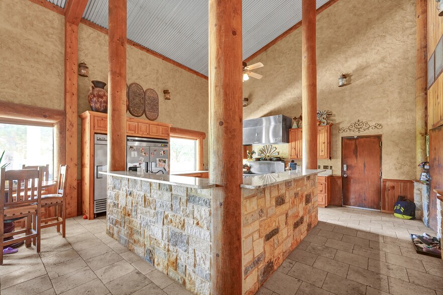 More Photos Of 2828 Interstate 20, Midland Flex For Sale