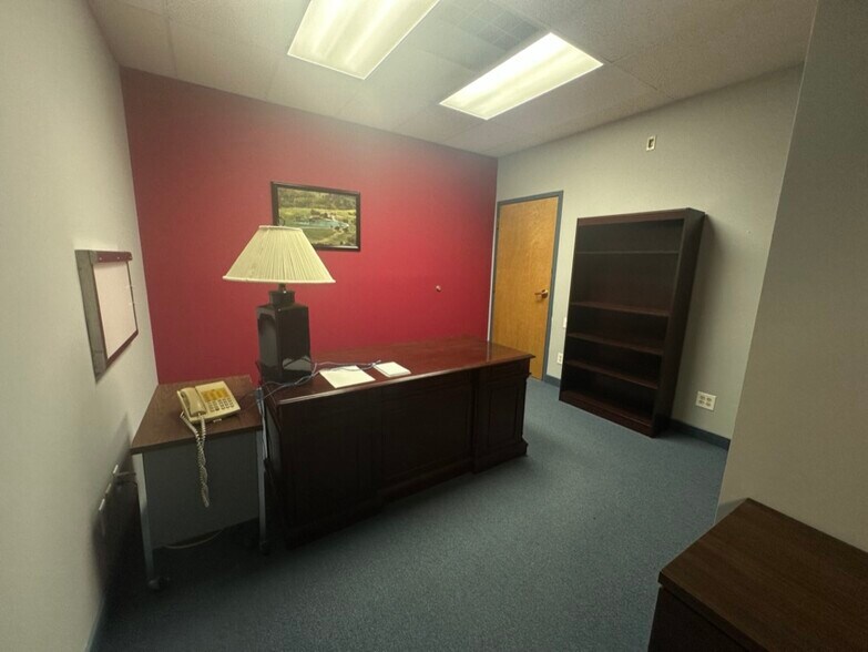 More Photos Of 2708 McGraw Dr, Bloomington Medical For Sale