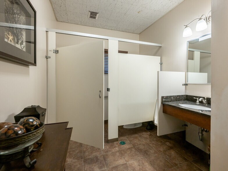 More Photos Of 60 Phifer St, Asheville Medical For Sale