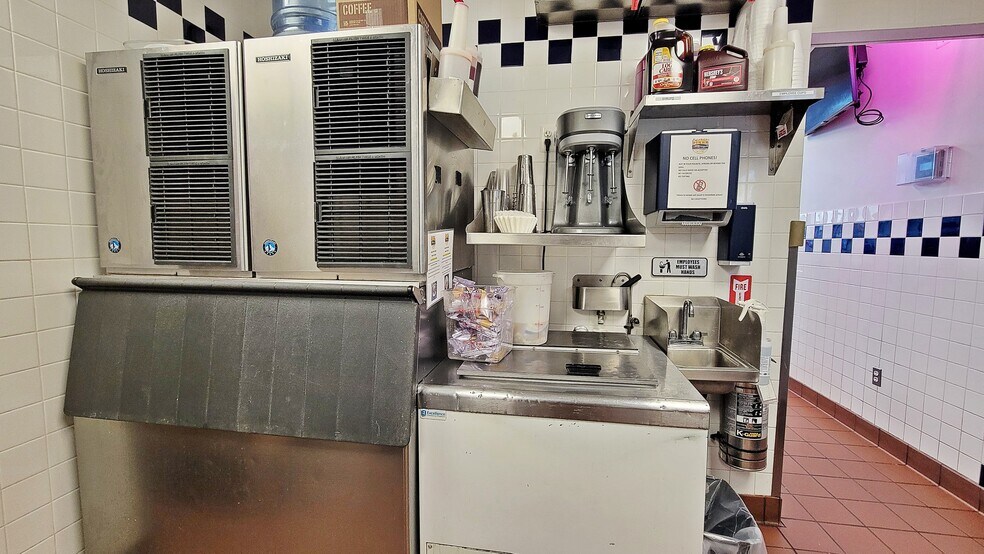 More Photos Of 5050 Langston Blvd, Arlington Restaurant For Sale