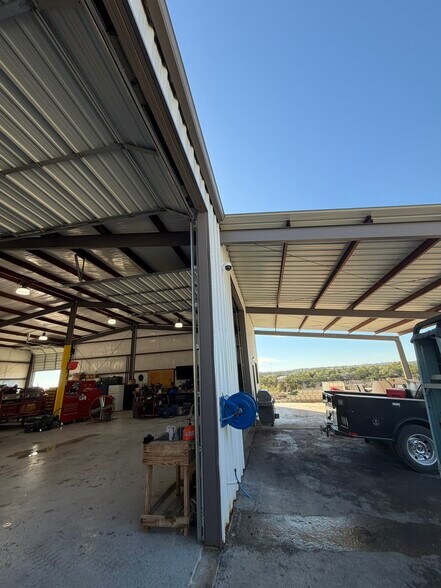 More Photos Of 9313 Circle Dr, Austin Industrial For Sale