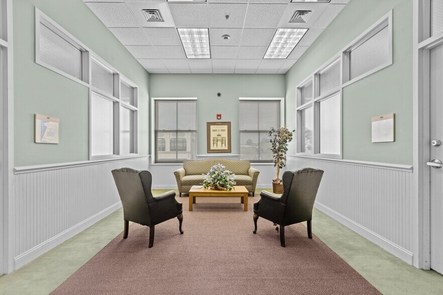 More Photos Of 327 N Queen St, Kinston Office For Sale