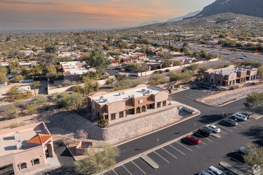 More Photos Of 8375 N Oracle Rd, Oro Valley Office For Sale