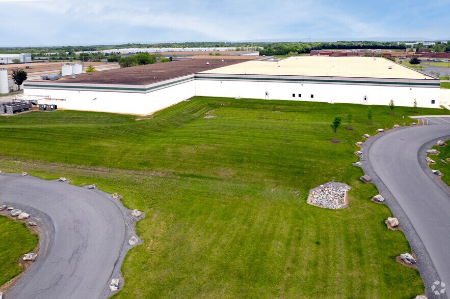 More Photos Of 411 Brooke Rd, Winchester Warehouse For Lease