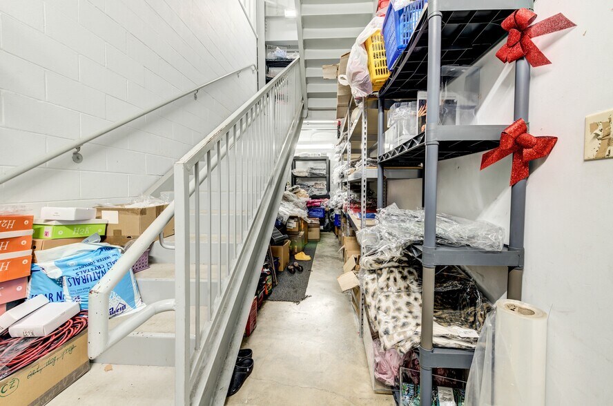 More Photos Of 9345 Olive Blvd, Saint Louis General Retail For Sale