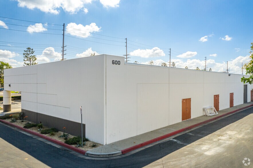 More Photos Of 600 S Grand Ave, Santa Ana Unknown For Lease