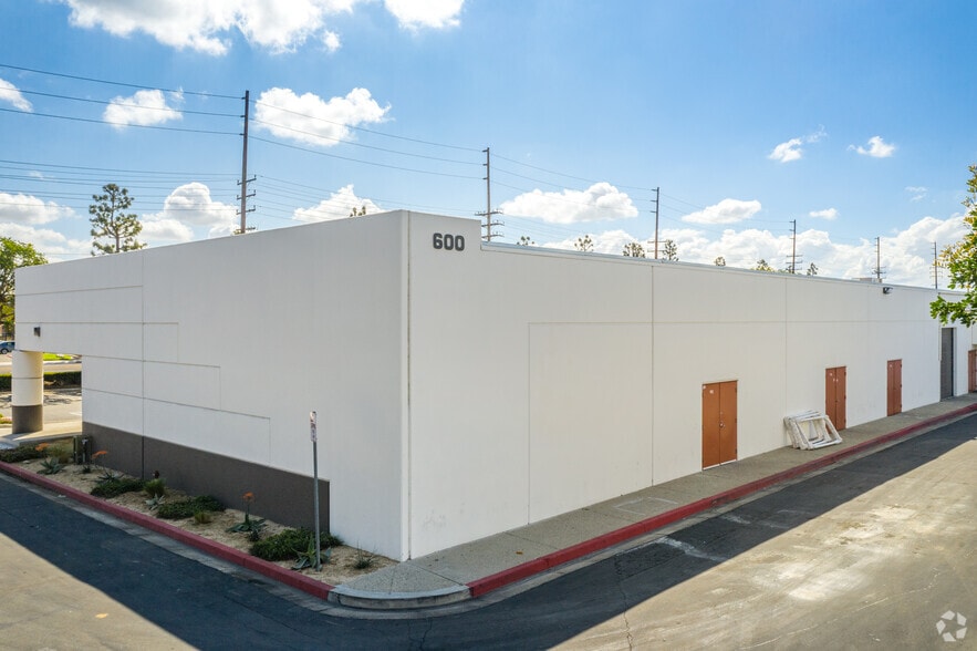 More Photos Of 600 S Grand Ave, Santa Ana Unknown For Lease