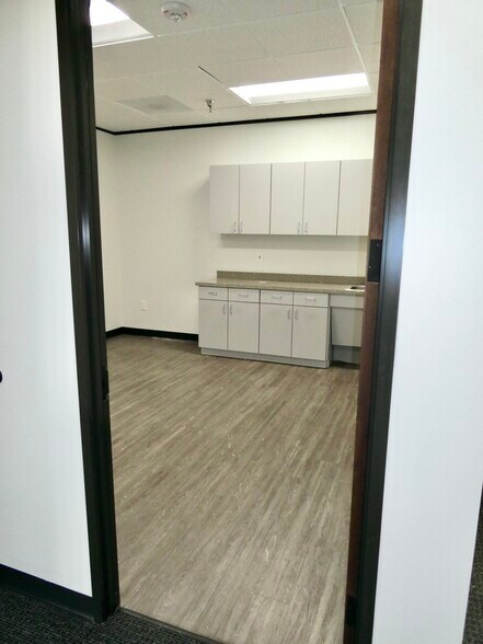 More Photos Of 15311 Vantage Pky W, Houston Unknown For Lease