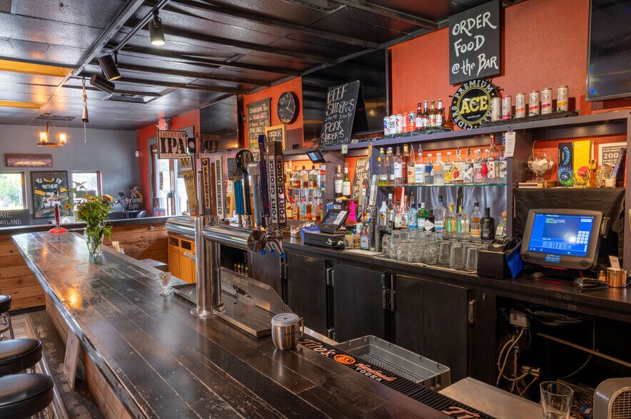 More Photos Of 4729 SE Milwaukie Ave, Portland Restaurant For Sale