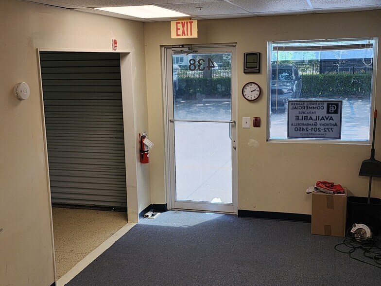 More Photos Of 410-446 NW Lake Whitney Pl, Port Saint Lucie Light Distribution For Sale