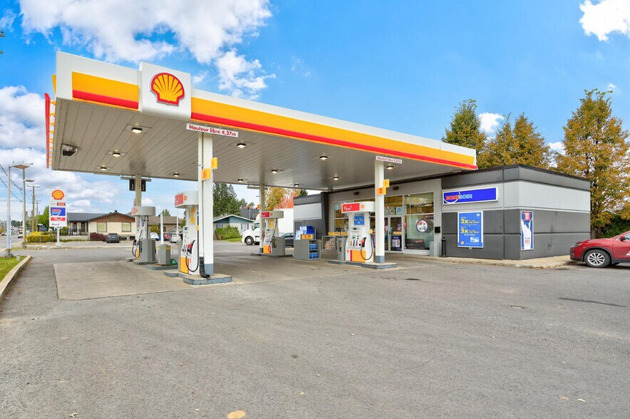 Primary Photo Of 600 Rue De La Visitation, Saint-charles-borromee Convenience Store For Sale