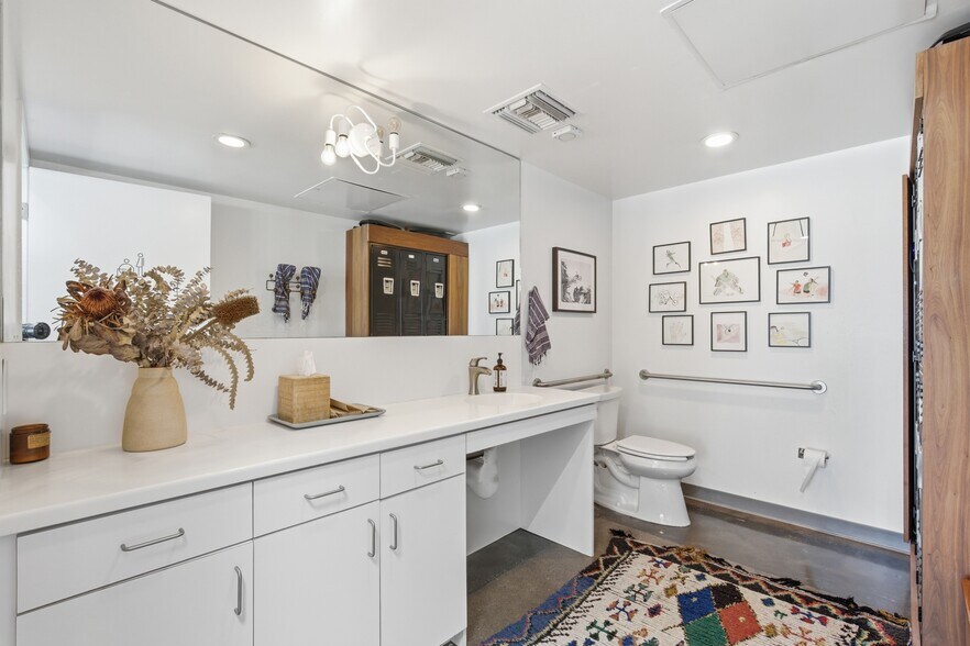 More Photos Of 11461 W Washington Blvd, Los Angeles General Retail For Lease