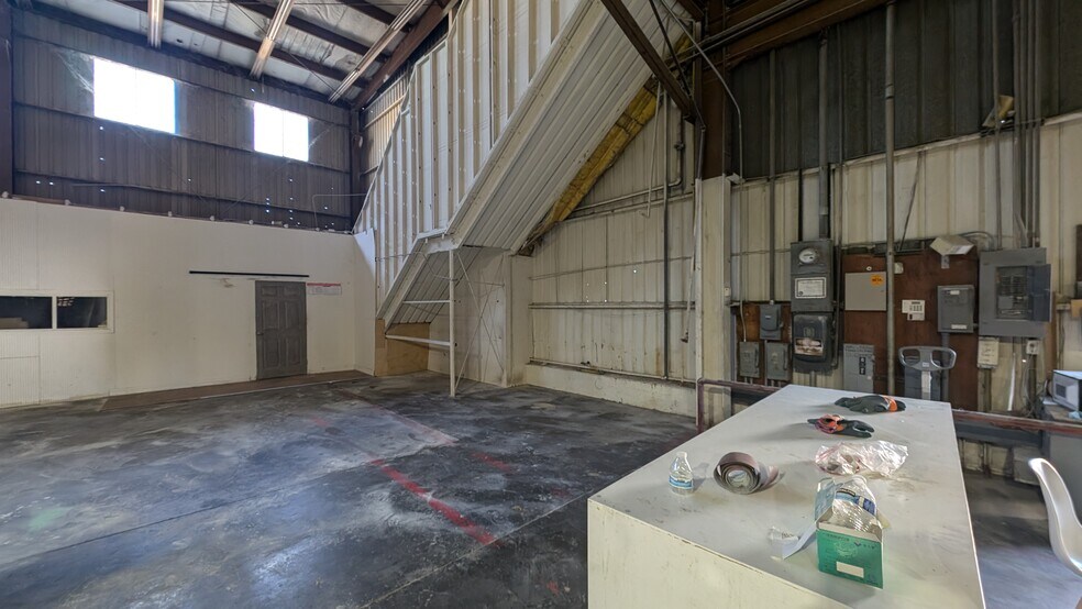 More Photos Of 900-912 E 1st St, Pomona Manufacturing For Lease