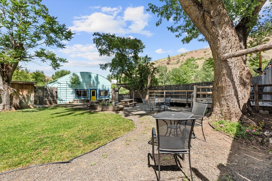 More Photos Of 53943 Highway 86, Halfway Restaurant For Sale