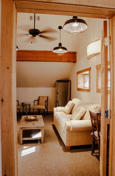 More Photos Of 495 E Washington St, Middleburg Lodge Meeting Hall For Sale