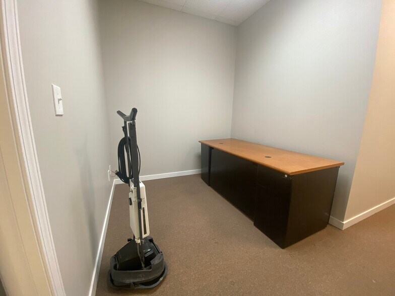 More Photos Of 1 Corporate Center Dr W, Broadview Heights Flex For Sale