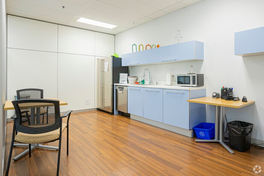 More Photos Of 903 8th Ave SW, Calgary Coworking Space