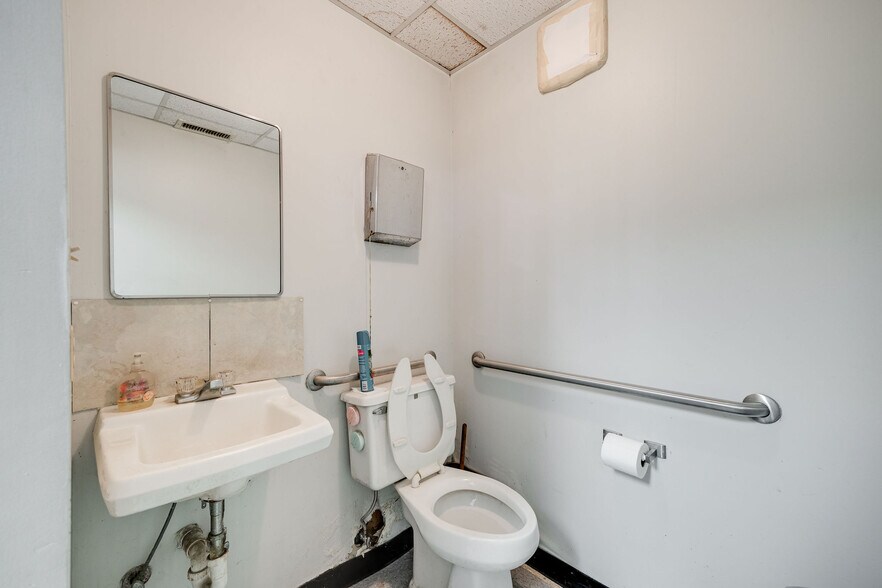 More Photos Of 7 Cowardin Ave, Richmond Freestanding For Sale