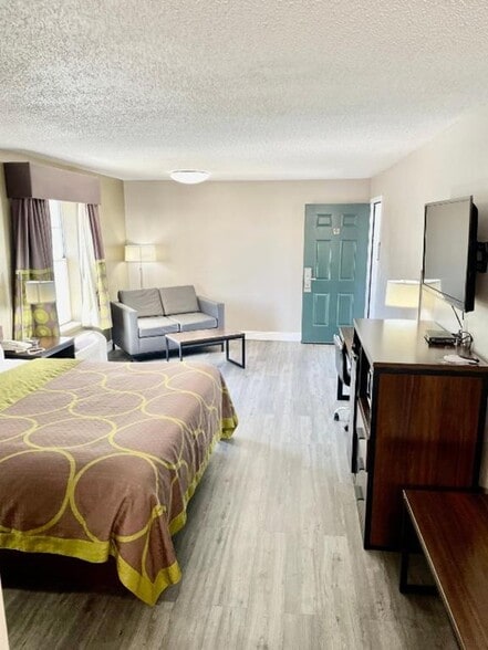 More Photos Of 1000 Highway 90, Bay Saint Louis Hotel For Sale