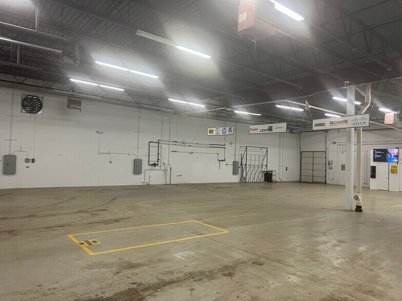 More Photos Of 1355 Wilhelm Rd, Mundelein Warehouse For Lease
