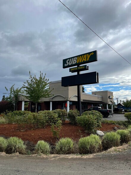 More Photos Of 2758 NE Highway 99W, Mcminnville Storefront For Lease