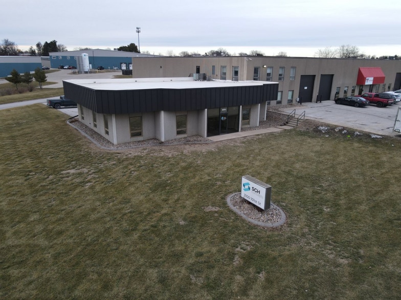 More Photos Of 3100 101st St, Urbandale Warehouse For Lease