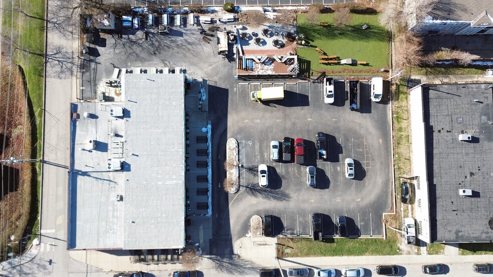 More Photos Of 140 S College Ave, Indianapolis General Retail For Lease