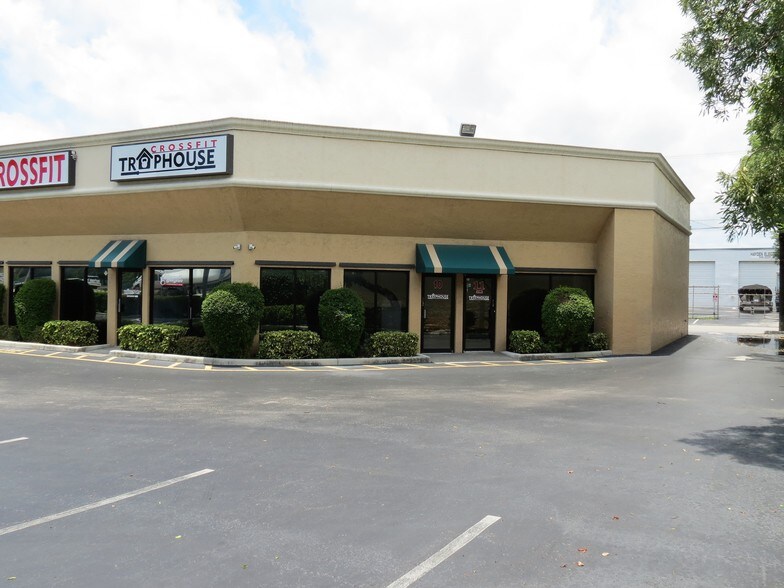 More Photos Of 590 SW 9th Ter, Pompano Beach Showroom For Lease