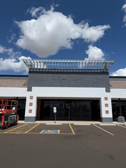 More Photos Of 2055 N Alma School Rd, Chandler Unknown For Lease