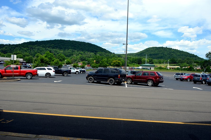 More Photos Of 136-328 Ennis Ln, Towanda Freestanding For Lease