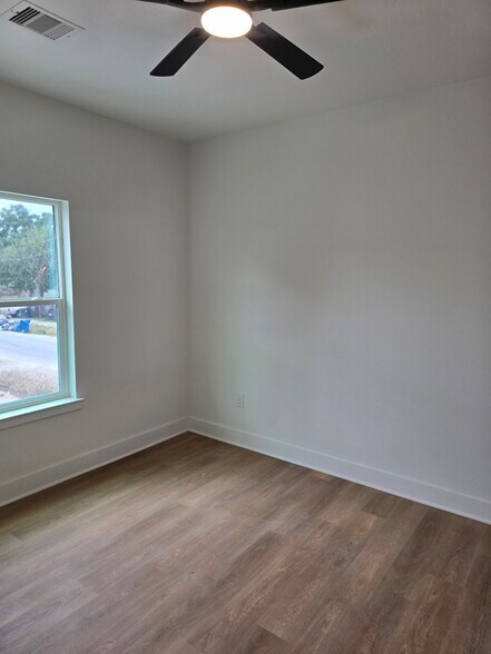 More Photos Of 4501 Newberry St, Houston Apartments For Sale