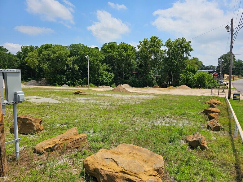 More Photos Of 1210 N 1st Ave, Durant Warehouse For Sale