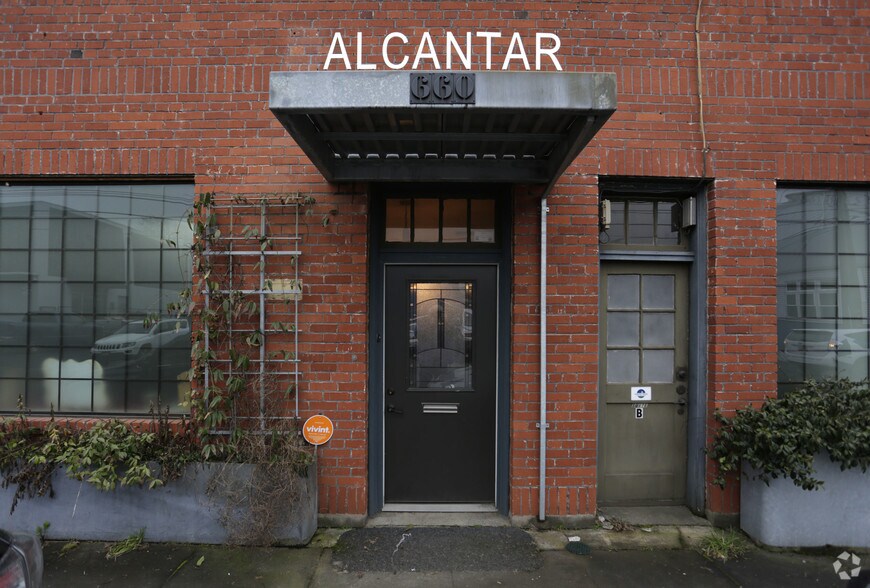 More Photos Of 660 N Thompson St, Portland Showroom For Sale