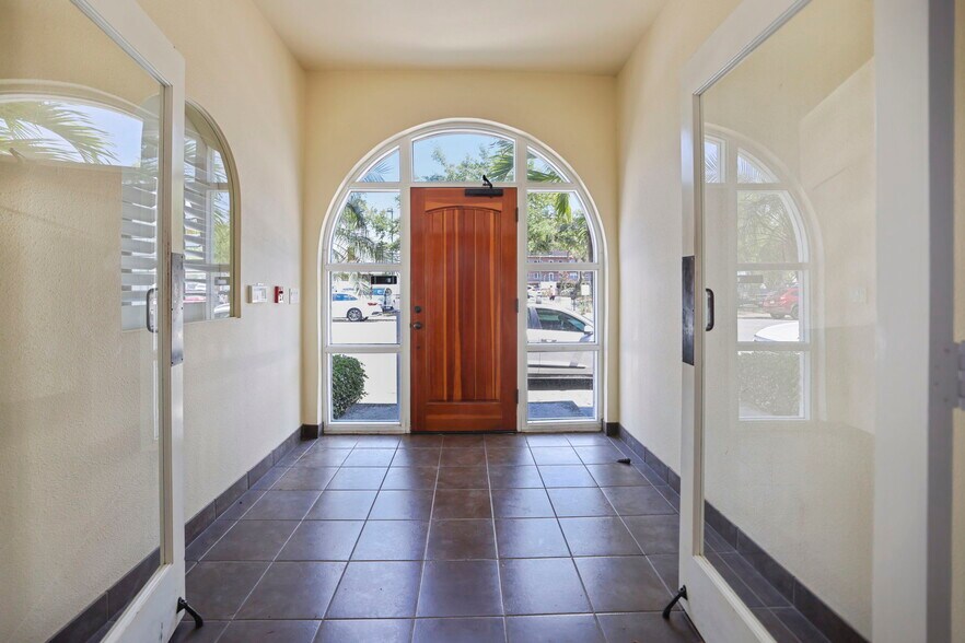 More Photos Of 155 8th St N, Saint Petersburg Office Residential For Lease