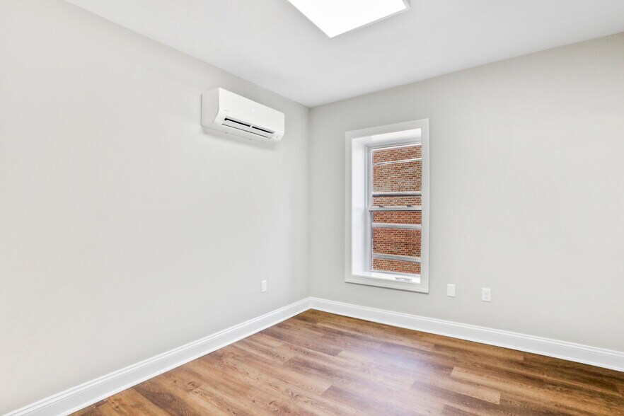 More Photos Of 127 E King St, Martinsburg Office For Lease