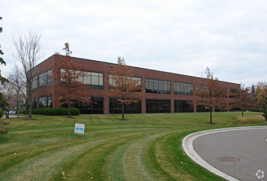 More Photos Of 12125 Technology Dr, Eden Prairie Research And Development For Lease