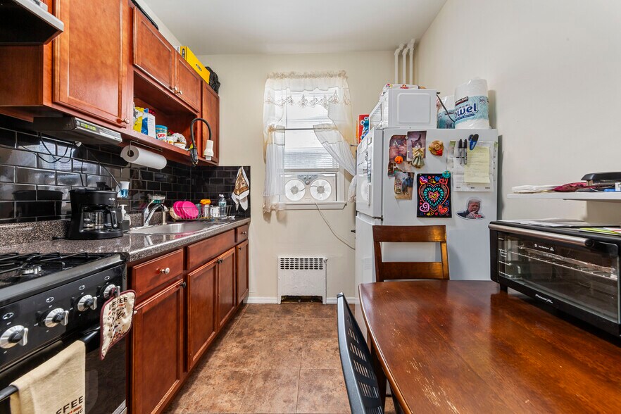 More Photos Of 6930 Myrtle Ave, Glendale General Retail For Sale