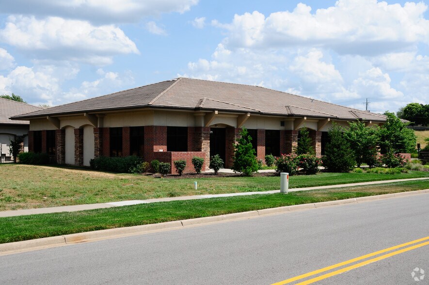 More Photos Of 11001-11025 Hauser St, Lenexa Office For Sale