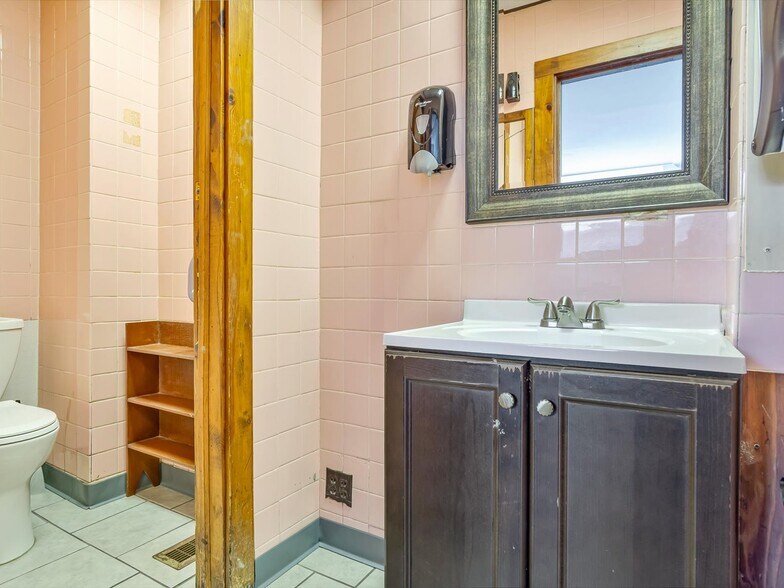 More Photos Of 200 N Main St, Dupo Specialty For Sale