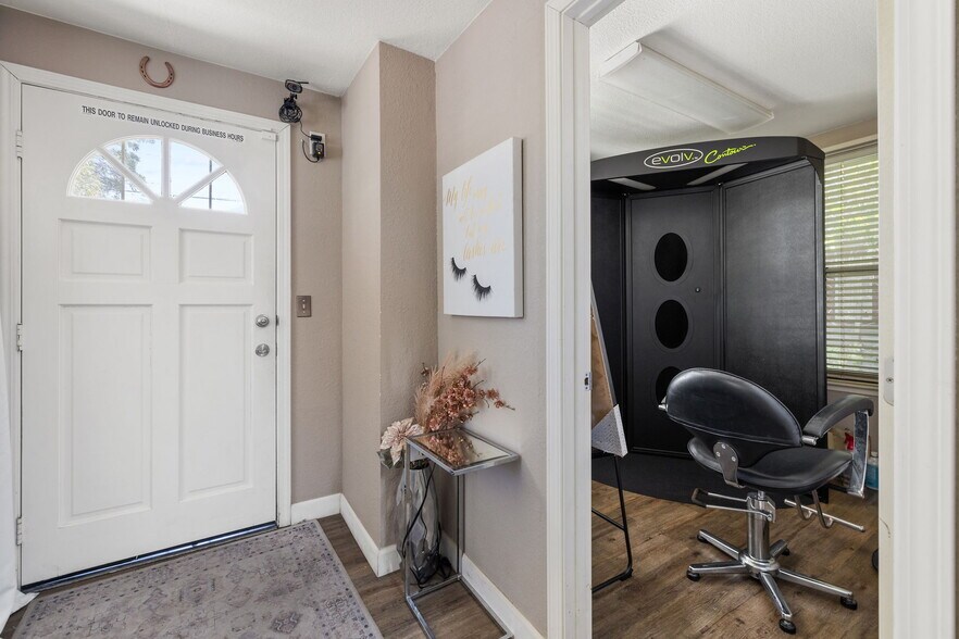 More Photos Of 920 W Main St, Visalia Coworking Space