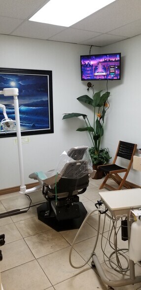 More Photos Of 22062 Ventura Blvd, Woodland Hills Freestanding For Lease