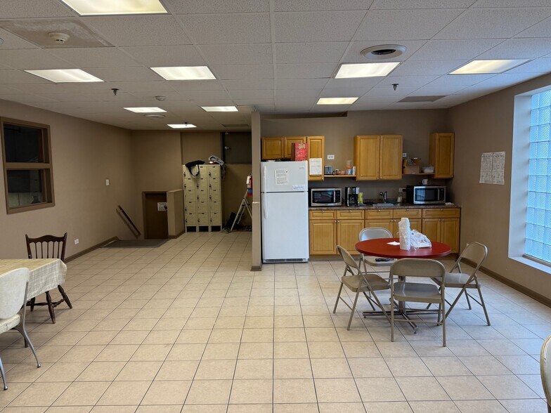 More Photos Of 4949 N Western Ave, Chicago Warehouse For Lease