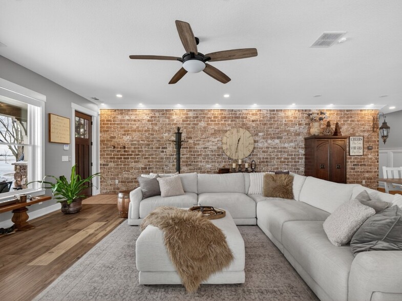 More Photos Of 15306 Covington Rd, Fort Wayne Flex For Sale