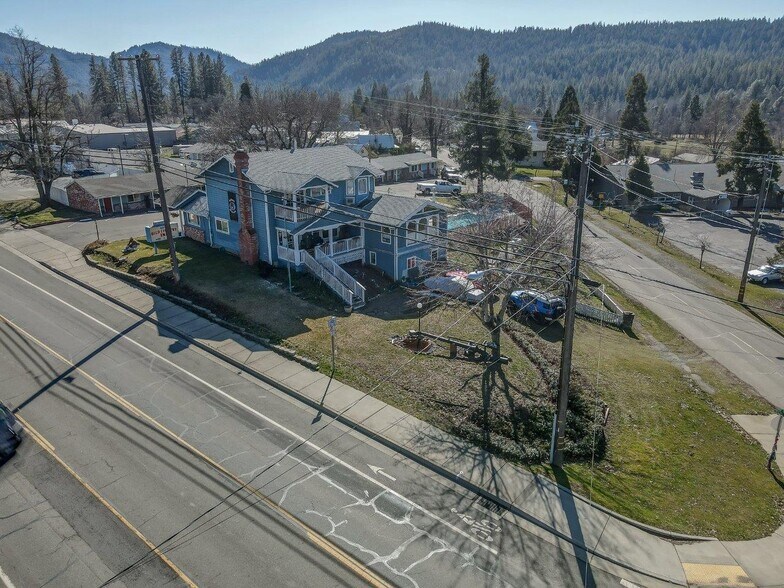 More Photos Of 718 Main St, Weaverville Hotel For Sale